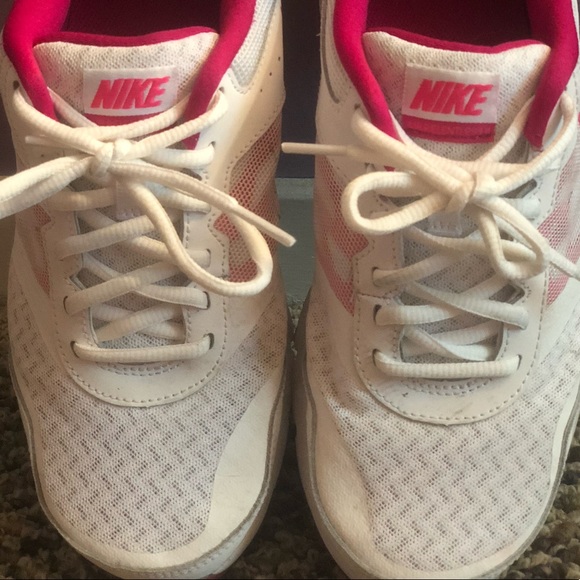 Size 8.5 Pink and White Nike Reslon - Picture 2 of 3